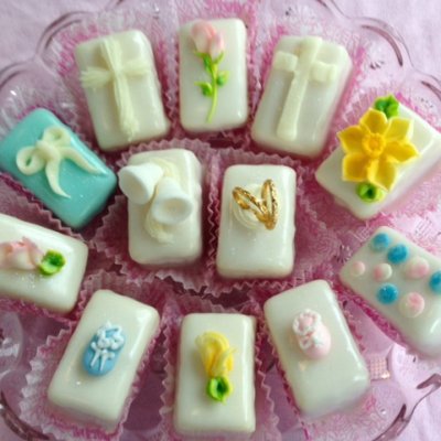 Bakery Cupcakes Petit Fours